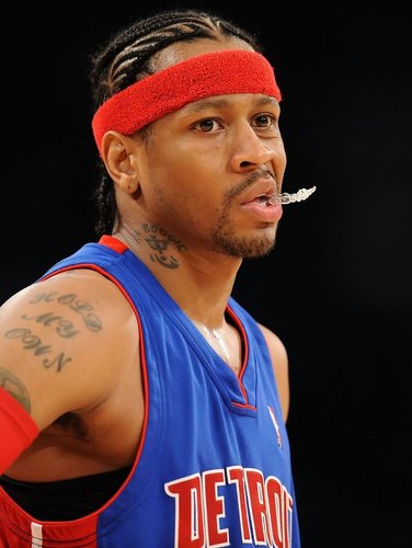 两人缺阵 两人缺阵